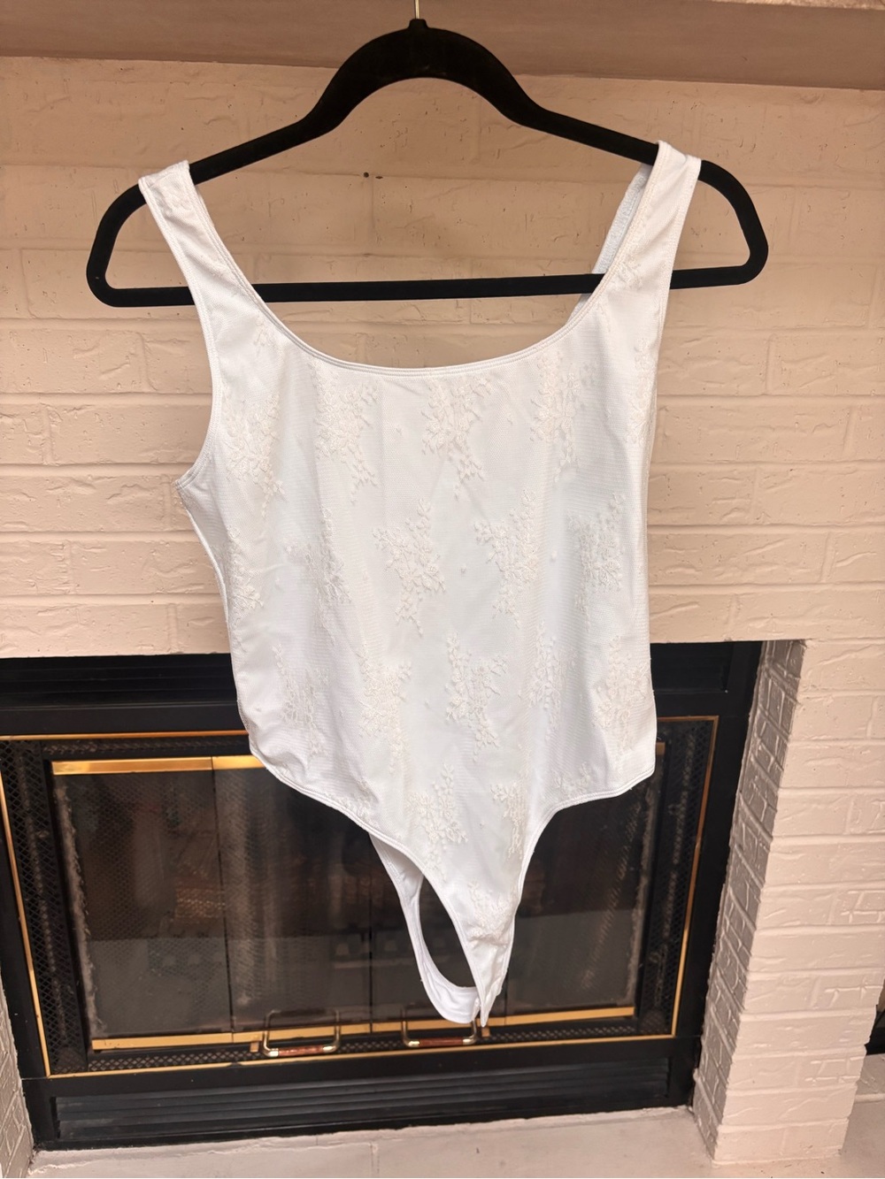 HALARA White Scoop Neck Textured Bodysuit